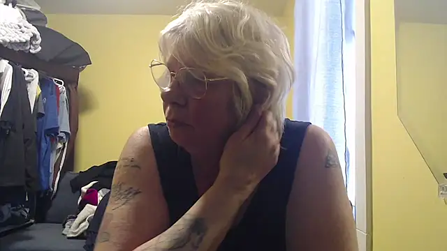 Snapshot of canadiancougar1965 chatting on March 20, 2026, 4:34 pm canadiancougar1965 online show from March 20, 2026, 4:34 pm