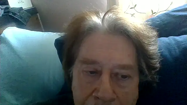 Snapshot of frankie7inch chatting on June 26, 2026, 6:01 pm frankie7inch online show from June 26, 2026, 6:01 pm