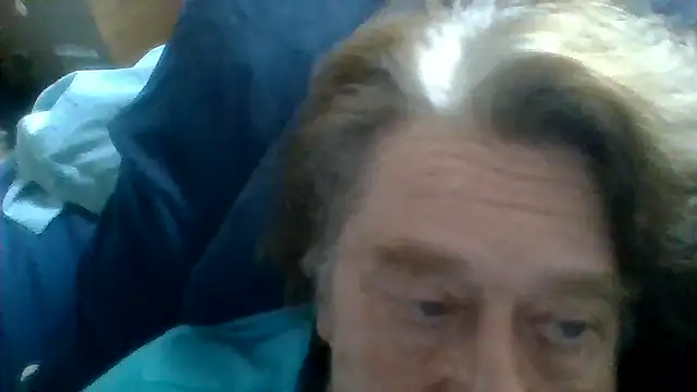 Snapshot of frankie7inch chatting on July 5, 2026, 7:32 pm frankie7inch online show from July 5, 2026, 7:32 pm