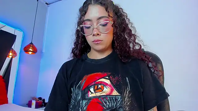 antonelllepiercee online show from February 4, 2025, 2:43 pm