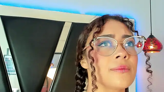 antonelllepiercee online show from March 5, 2025, 11:38 am