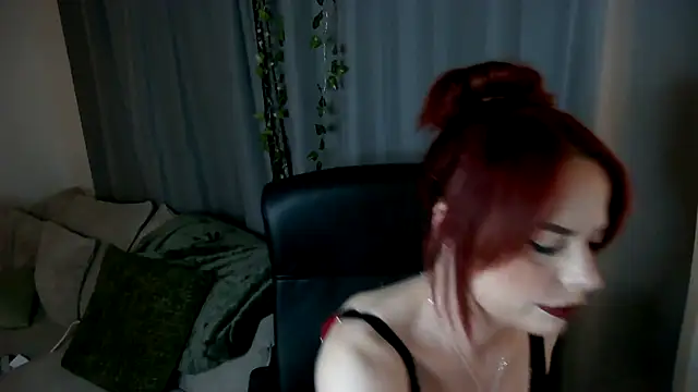 Snapshot of livelovelanaUk chatting on November 5, 2025, 8:20 pm livelovelanaUk online show from November 5, 2025, 8:20 pm