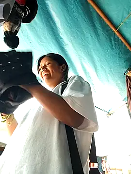 Snapshot of Karol-kamila19 chatting on January 18, 2025, 3:59 pm Karol-kamila19 online show from January 18, 2025, 3:59 pm