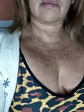 Kasandra Ho online show from September 12, 2025, 6:46 am