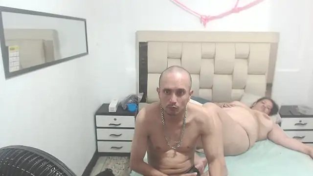 Snapshot of Candy_and_Jh0n chatting on February 14, 2025, 8:10 am Candy and Jh0n online show from February 14, 2025, 8:10 am