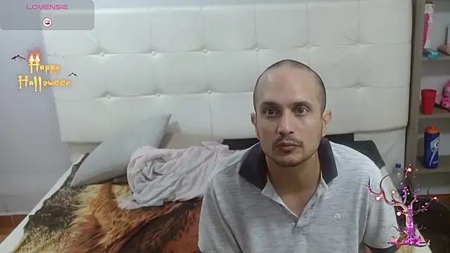 Snapshot of Candy_and_Jh0n chatting on October 11, 2025, 4:44 am Candy and Jh0n online show from October 11, 2025, 4:44 am