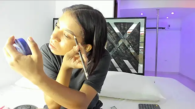 Snapshot of Fernanda_brown18 chatting on February 13, 2025, 1:26 pm Fernanda brown18 online show from February 13, 2025, 1:26 pm