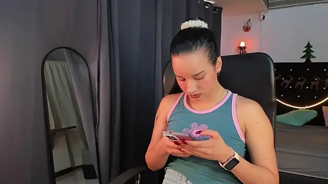 emilyrouxe online show from December 28, 2024, 2:53 pm