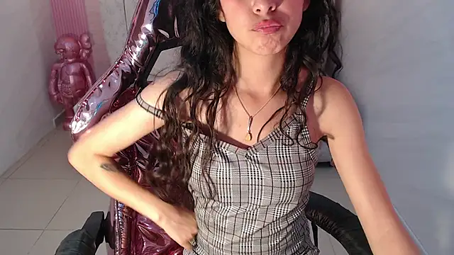 paris sub1  online show from February 6, 2025, 11:15 pm