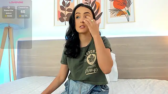 Snapshot of nataliiiiia chatting on February 21, 2025, 11:33 am nataliiiiia online show from February 21, 2025, 11:33 am