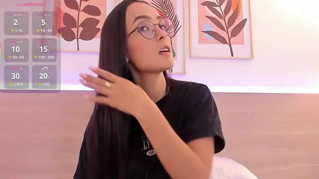 Snapshot of nataliiiiia chatting on October 6, 2025, 12:24 pm nataliiiiia online show from October 6, 2025, 12:24 pm