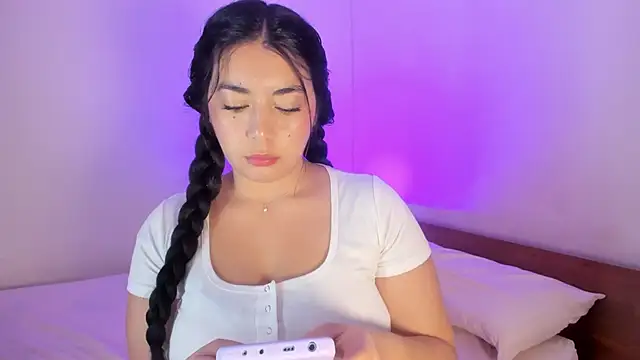  kimtorres   online show from April 4, 2026, 4:33 am