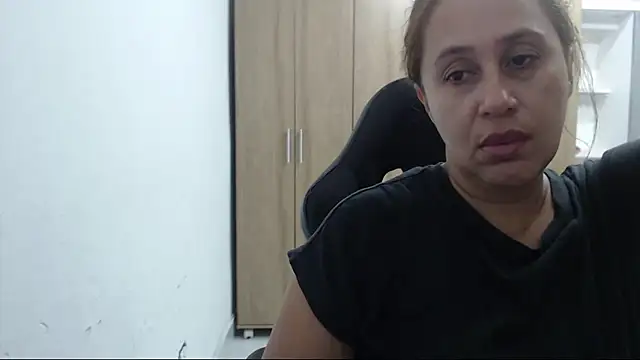 Snapshot of RoxanaLove9 chatting on June 19, 2026, 2:16 am RoxanaLove9 online show from June 19, 2026, 2:16 am