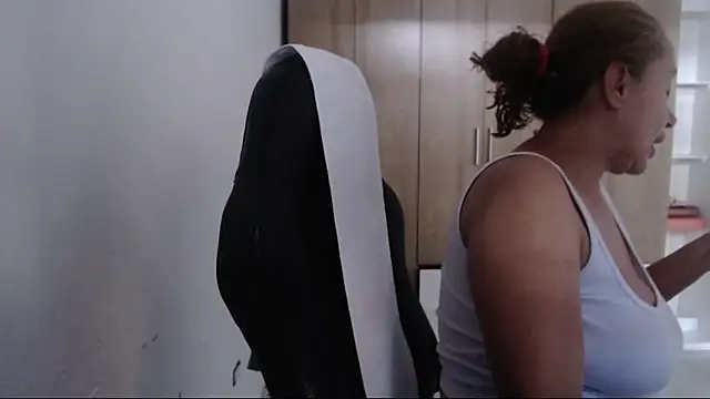 Snapshot of RoxanaLove9 chatting on July 13, 2026, 9:50 pm RoxanaLove9 online show from July 13, 2026, 9:50 pm