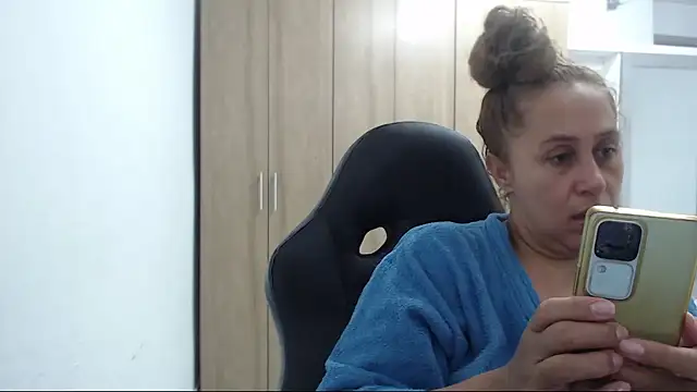 Snapshot of RoxanaLove9 chatting on July 26, 2026, 10:05 pm RoxanaLove9 online show from July 26, 2026, 10:05 pm