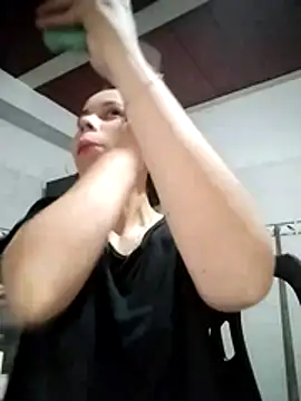 Lucianaferro  online show from April 24, 2026, 10:34 pm