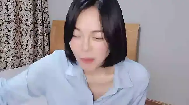 Snapshot of Linda-LL chatting on February 18, 2025, 12:17 pm Linda-LL online show from February 18, 2025, 12:17 pm