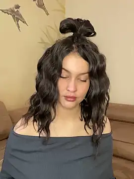 KikiWatson online show from February 22, 2025, 12:19 pm