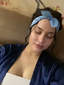 KikiWatson online show from February 27, 2025, 5:04 pm