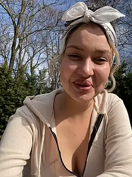 KikiWatson online show from March 13, 2025, 7:09 am