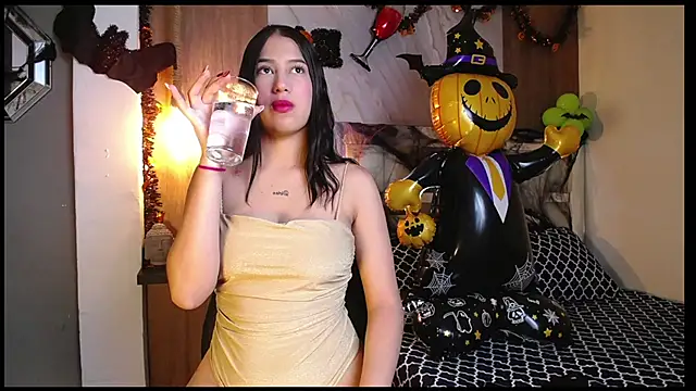 Snapshot of hera_divine chatting on October 20, 2025, 9:04 pm hera divine online show from October 20, 2025, 9:04 pm