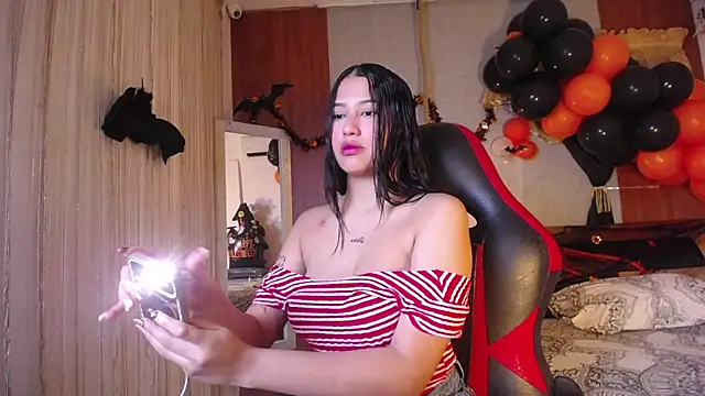 Snapshot of hera_divine chatting on October 24, 2025, 9:11 pm hera divine online show from October 24, 2025, 9:11 pm