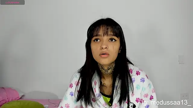 medussa13  online show from January 15, 2025, 12:04 pm