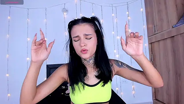 medussa13  online show from February 26, 2025, 1:11 am