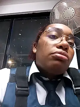 Snapshot of Cinnamon-Skin chatting on December 6, 2024, 4:36 am Cinnamon-Skin online show from December 6, 2024, 4:36 am