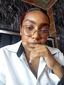 Snapshot of Cinnamon-Skin chatting on January 30, 2025, 2:16 am Cinnamon-Skin online show from January 30, 2025, 2:16 am