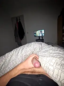 Snapshot of Landryyyyy chatting on December 20, 2024, 12:08 am Landryyyyy online show from December 20, 2024, 12:08 am