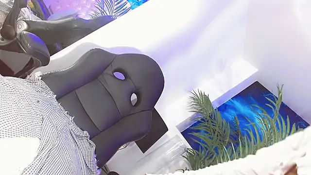 Snapshot of Jadee_Ariell chatting on January 6, 2025, 11:29 am Jadee Ariell online show from January 6, 2025, 11:29 am