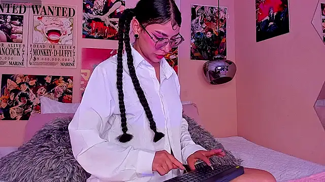 Luna-Chann online show from March 18, 2025, 8:15 pm