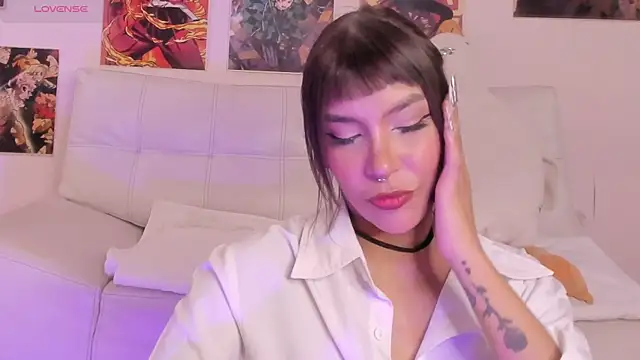 Luna-Chann online show from September 17, 2025, 9:05 pm