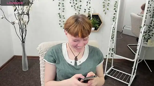 DreamyLuna online show from January 22, 2025, 8:06 pm