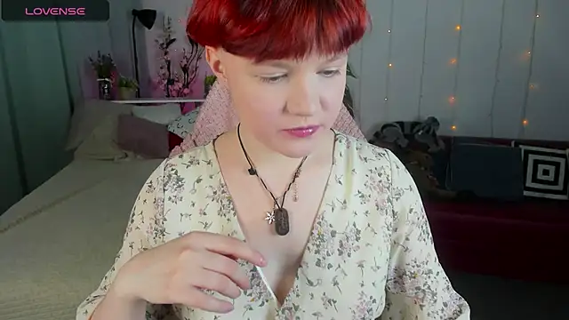 DreamyLuna online show from February 4, 2025, 8:38 pm