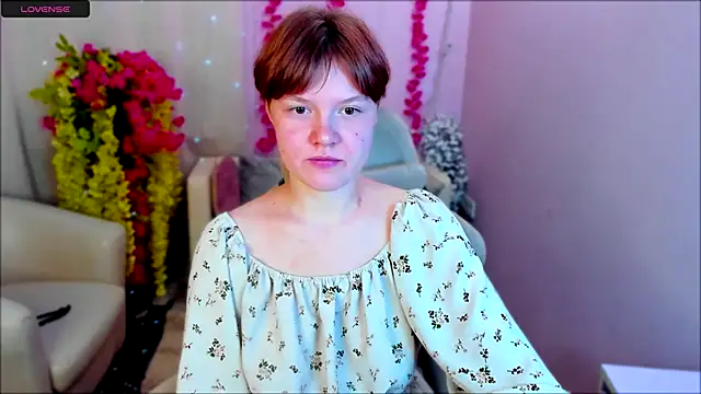 DreamyLuna online show from September 19, 2025, 8:42 pm