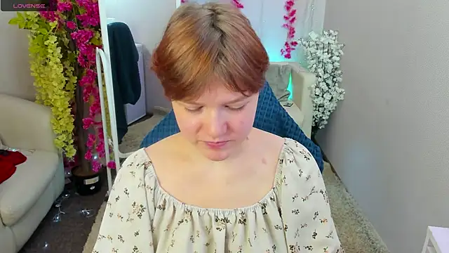 DreamyLuna online show from October 5, 2025, 8:29 pm