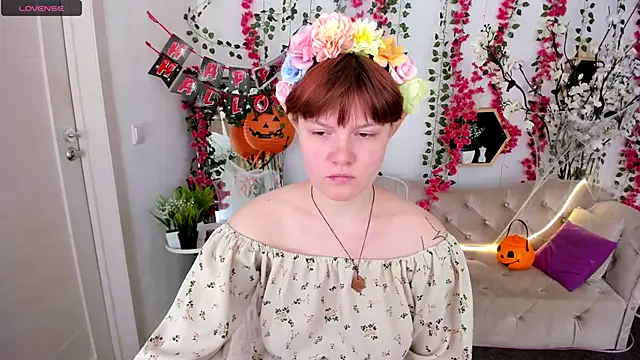 DreamyLuna online show from October 24, 2025, 8:16 pm