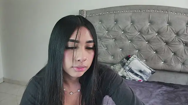 Nesuko kamado  online show from December 22, 2025, 4:59 pm