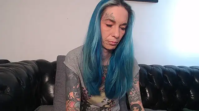 Snapshot of RavenryderUK chatting on December 3, 2024, 11:01 am RavenryderUK online show from December 3, 2024, 11:01 am