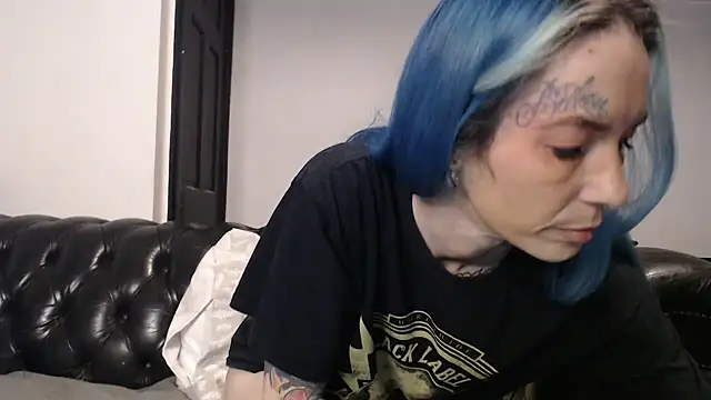 Snapshot of RavenryderUK chatting on January 21, 2025, 8:00 pm RavenryderUK online show from January 21, 2025, 8:00 pm