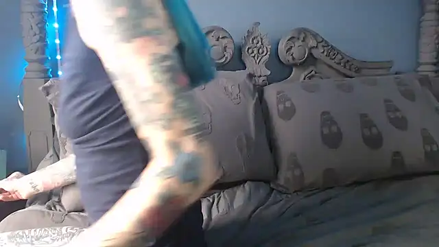 Snapshot of RavenryderUK chatting on September 18, 2025, 10:17 am RavenryderUK online show from September 18, 2025, 10:17 am