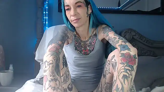 Snapshot of RavenryderUK chatting on November 3, 2025, 11:00 am RavenryderUK online show from November 3, 2025, 11:00 am