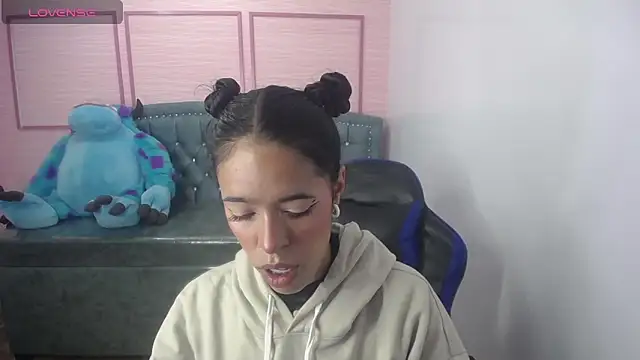 stephania t online show from March 1, 2025, 10:34 am