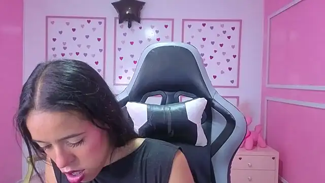 stephania t online show from October 20, 2025, 12:27 pm