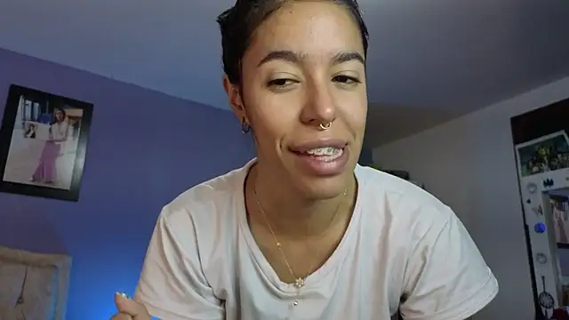 Snapshot of stephania_t chatting on May 15, 2026, 12:45 pm stephania t online show from May 15, 2026, 12:45 pm