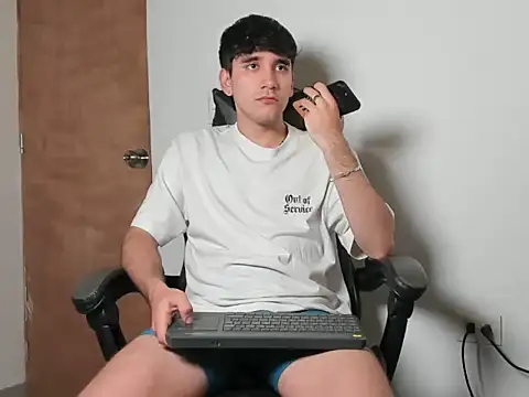 leo030809 online show from March 19, 2026, 11:09 pm