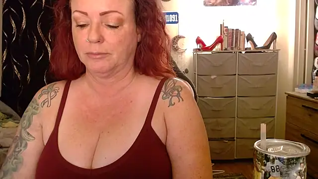 Nikkimastersgirl1091 online show from November 3, 2025, 3:13 pm