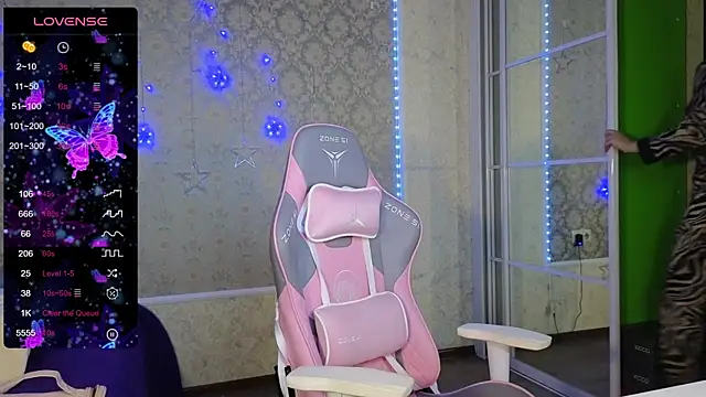 -DIVORA- online show from February 6, 2025, 4:25 pm